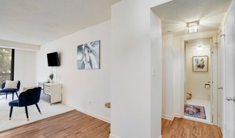 1016 S WAYNE St 406, Arlington, VA 22204