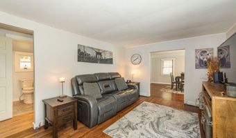 25 Lake Pochung Rd, Alloway, NJ 07461
