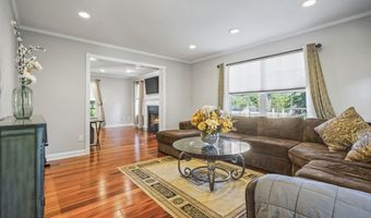6 Huckleberry Ln, New Egypt, NJ 08533