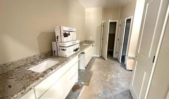 1008 Duke Dr, Bauxite, AR 72011