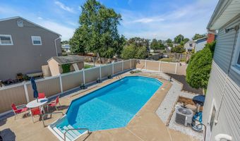 19 Spruce St, Beachwood, NJ 08722