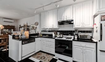 26 Lake Forest Dr, Burlington, VT 05401