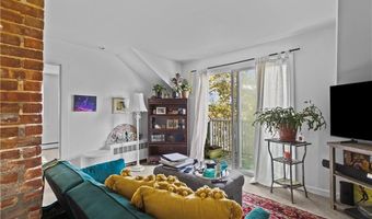 28 Young St, Newport, RI 02840