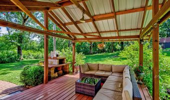 532 W Riverside Rd, Ames, IA 50010