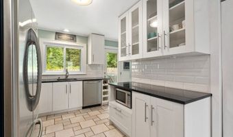 35 Skytop Rd, Andover, NJ 07860