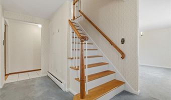 2 High Ridge Dr, Cumberland, RI 02864