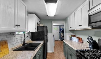 40 Glen St, East Providence, RI 02915
