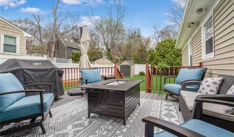 6 Longmeadow Dr, North Providence, RI 02904
