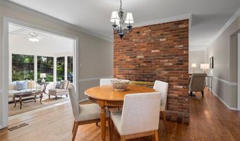 1217 Du Motier Dr, Ballwin, MO 63011