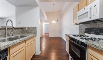 950 Seven Hills Dr 524, Henderson, NV 89052