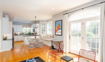 167 Meadow Ln, Middletown, RI 02842