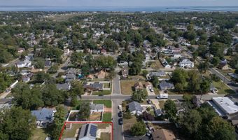 422 Maple Dr, Belford, NJ 07718