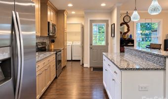 2720 Shamrock Dr, Charlotte, NC 28205