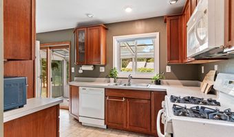 21 Alder Ln, Burlington, VT 05401