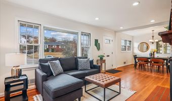 941 N MCKINLEY Rd, Arlington, VA 22205