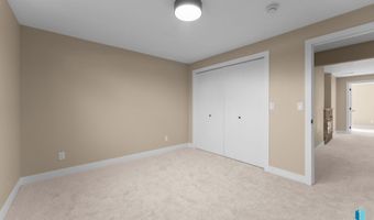 813 E Heatherwood Dr, Brandon, SD 57005