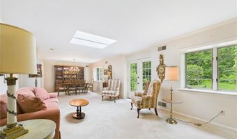 102 Pine Glen Dr, East Greenwich, RI 02818