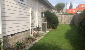 543 SPRUCE St, Brookings, OR 97415