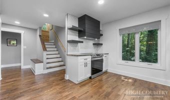 549 Clubhouse Dr, Banner Elk, NC 28604