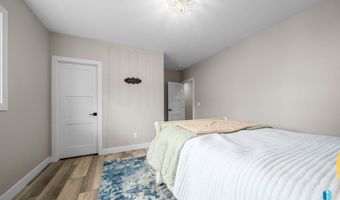 2820 E Daybreak Cir, Brandon, SD 57005