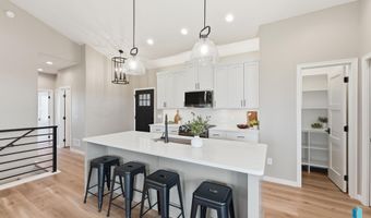405 N Sunshine Ave, Brandon, SD 57005