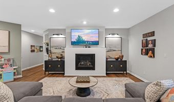 918 E Lakecrest Dr, Andover, KS 67002