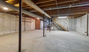4 Karen Ln, Bristol, RI 02809