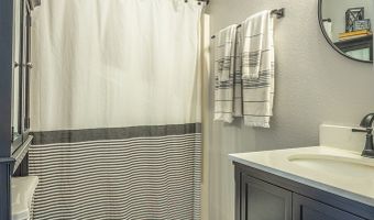 337 21st Ave, Apalachicola, FL 32320