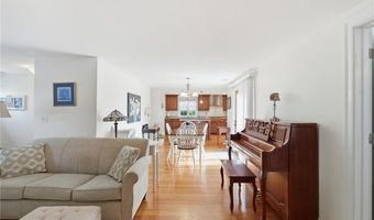 336 Dover Ave, East Providence, RI 02914