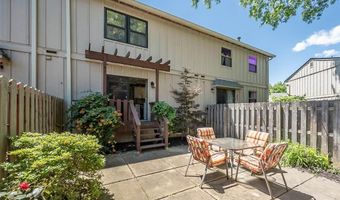 2370 Hidden Meadow Ln, Ballwin, MO 63021
