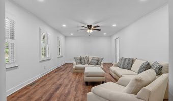 107 Barnett Dr, Bishopville, SC 29010
