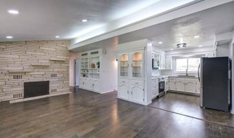 102 Highland Dr, Arkansas City, KS 67005