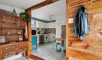 25 Renfrew Ave, Middletown, RI 02842