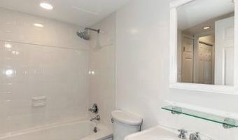 2111 WISCONSIN Ave NW 404, Washington, DC 20007