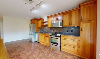 230 College St 7, Burlington, VT 05401