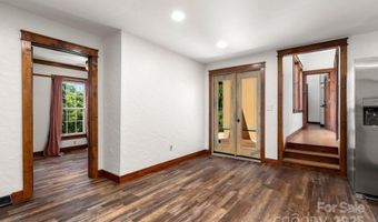 15 Deaver Dr, Asheville, NC 28806
