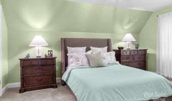 11 Hearthstone Dr, Asheville, NC 28803