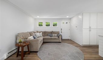9 Foster St, Barrington, RI 02806