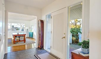 377 Rumstick Rd, Barrington, RI 02806