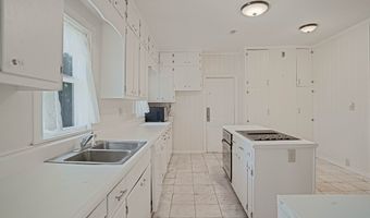 316 Fair St, Baxley, GA 31513