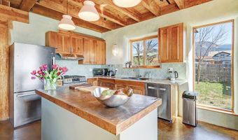 34 Dos Carpinteros Rd, Arroyo Seco, NM 87514