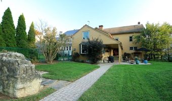 230 W AARON Sq, Aaronsburg, PA 16820