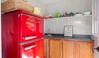 20 Stanley Ave, Berkley, MA 02779