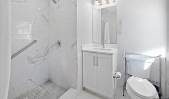 33 Coyne Ct, Bergenfield, NJ 07621
