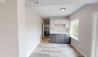 808 5TH St, Brookings, OR 97415