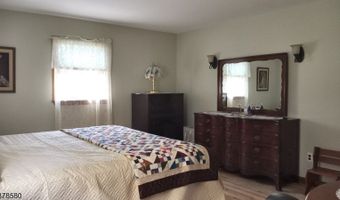 8 Nimbus Dr, Alloway, NJ 07462