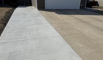 2214 S Lawson St, Aberdeen, SD 57401