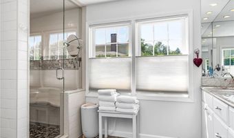 94 Greening Ln, Cranston, RI 02920