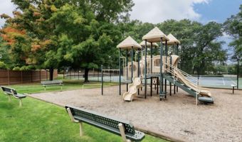 283 Gloucester Ct, Aberdeen, NJ 07747