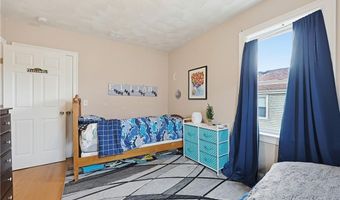 6 Wilson St, Bristol, RI 02809